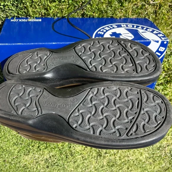 Olive green leather Birkenstock shoes - Picture 9 of 10